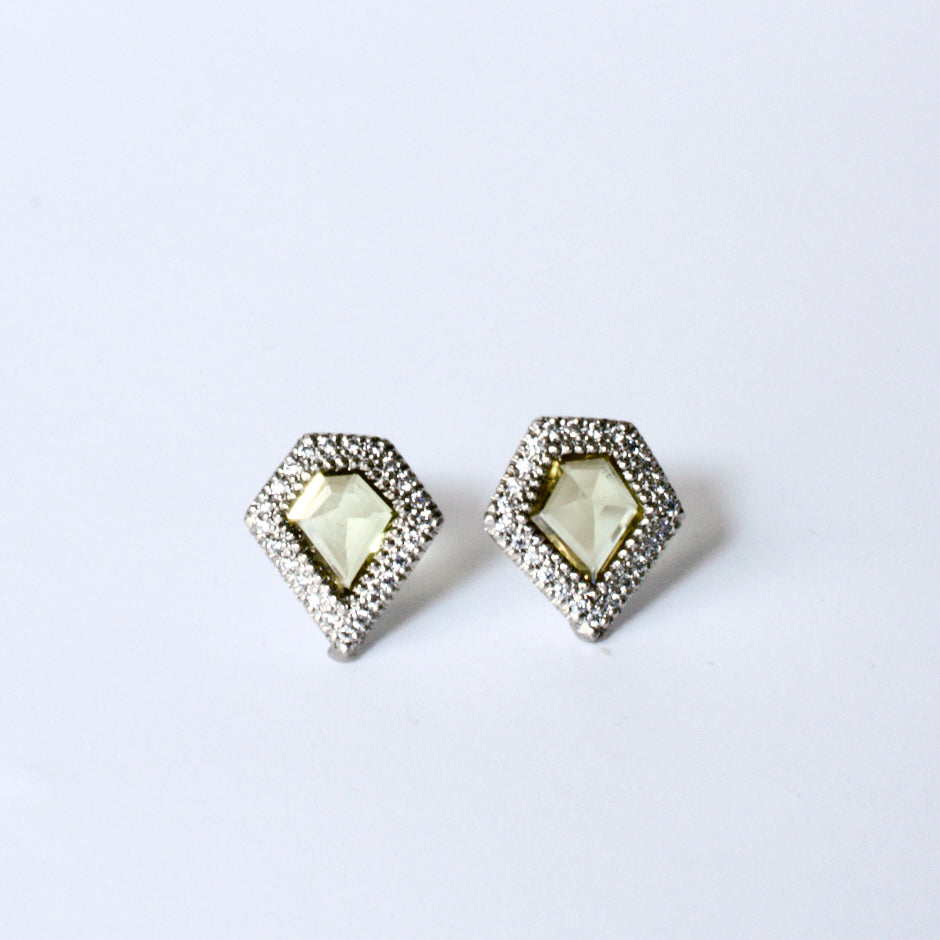 pebble green sapphire stud earrings – shinkai jewelry