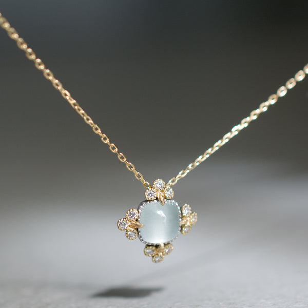 spread aquamarine diamond necklace