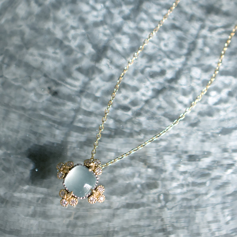 spread aquamarine diamond necklace