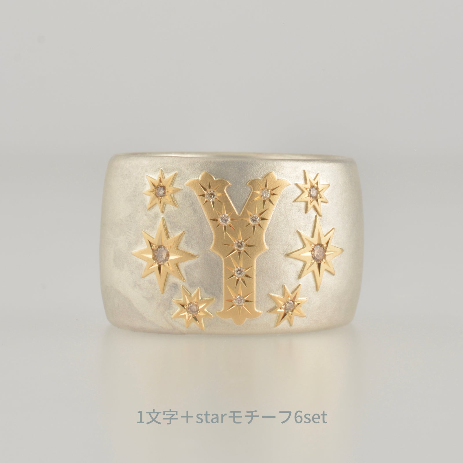 装飾的なデザインの金色リング　一点物 King Sapphire x 22k Carving Ring | Houseki Dealer