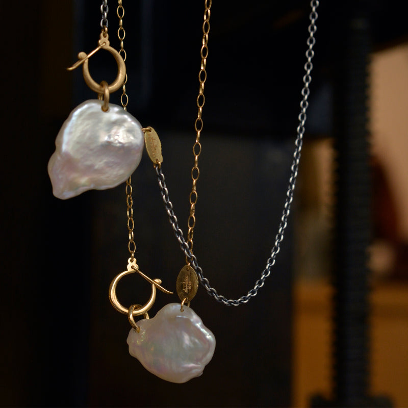 hung clasp petal pearl chain necklace