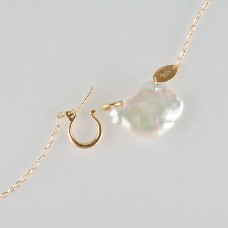 hung clasp petal pearl chain necklace