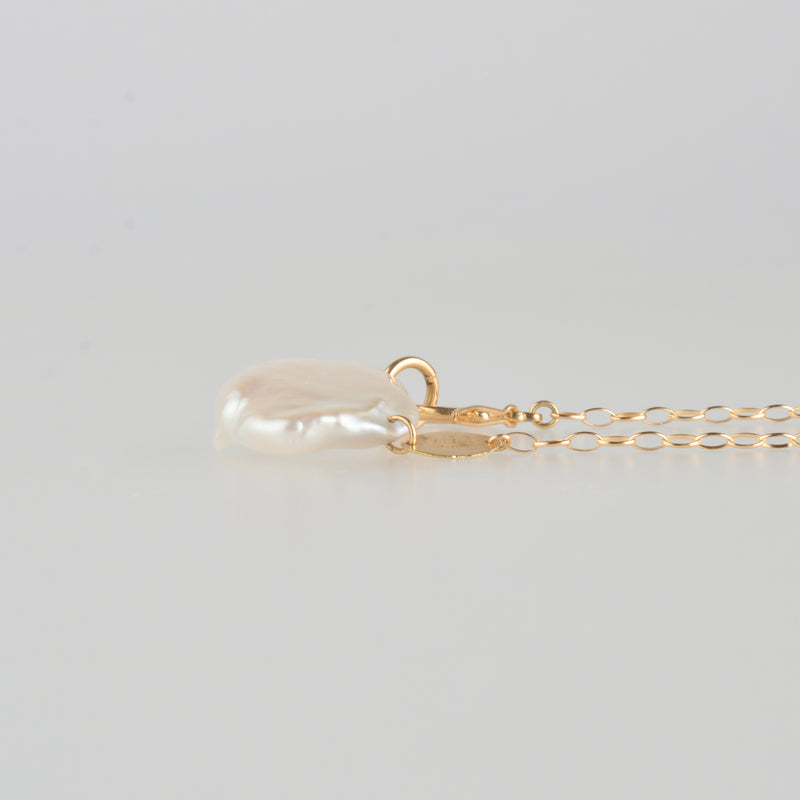 hung clasp petal pearl chain necklace
