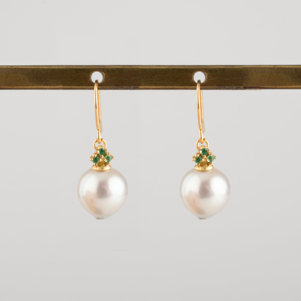 Limited Collection - ballon  akoya pearl emerald hook earrings