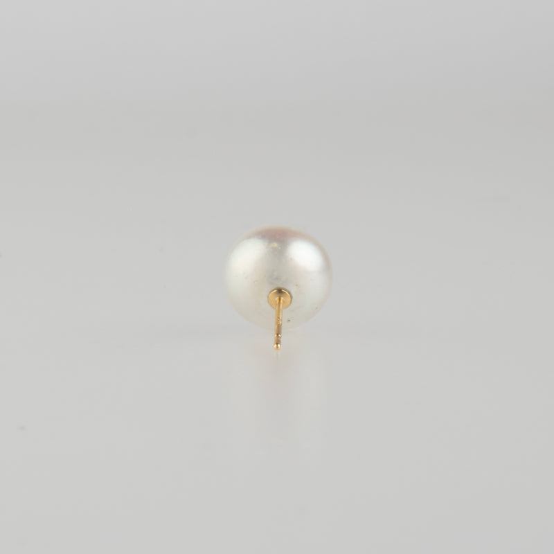 akoya pearl stud earrings