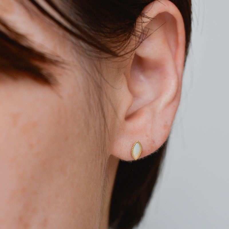 opal stud earrings　P2509-012