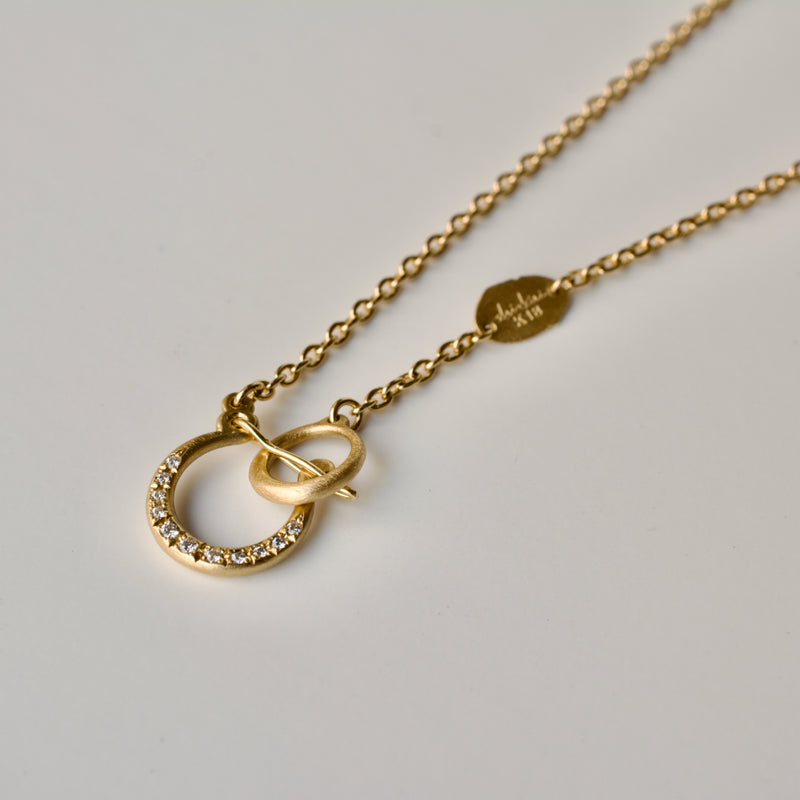 hung diamond clasp chain necklace